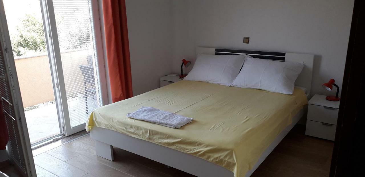 Apartments And Rooms Nediljko Bibinje Εξωτερικό φωτογραφία